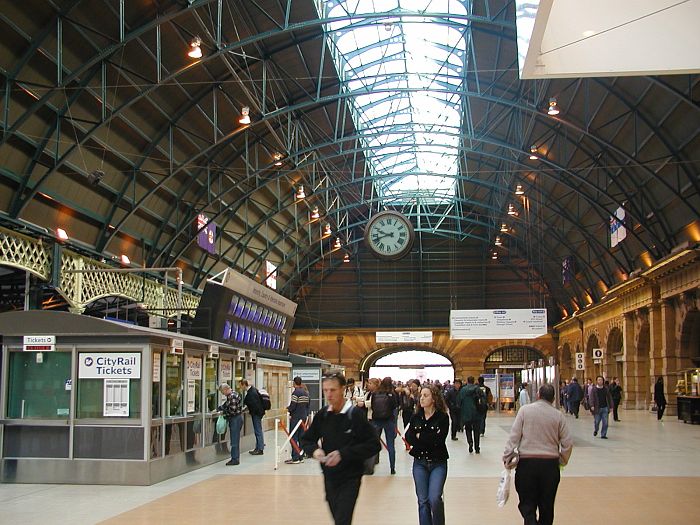 
The main concourse of the "country" platforms.
