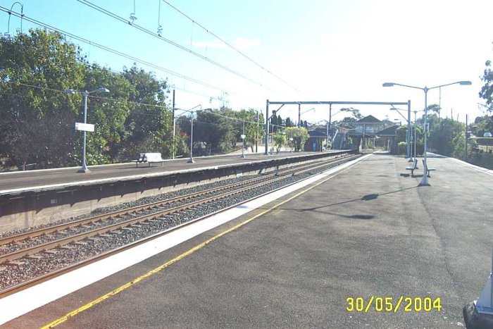 The view looking north along the platforms towards Eastwood.