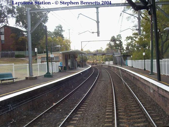 
Lapstone station looking back towards Sydney. The Up Main and Platform 1
are on the left.
