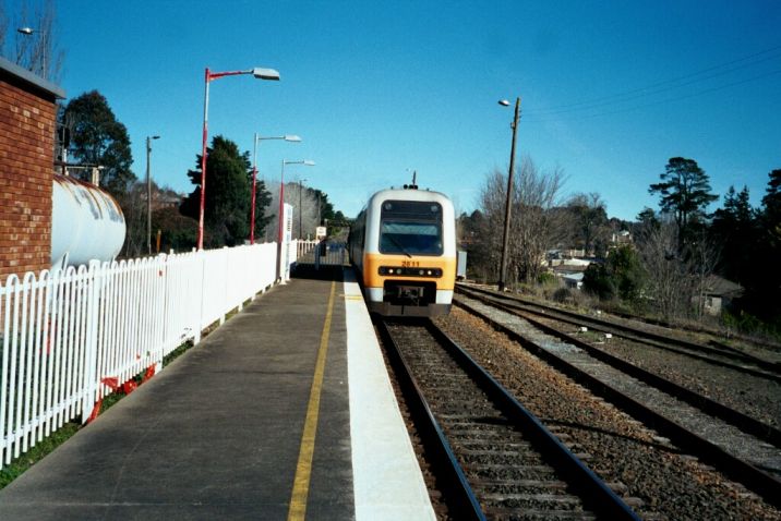 
A Campbelltown-bound Endeavour approaches its stop on the up platform.
