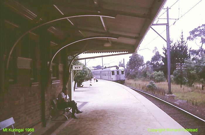 The view looking north along the platform as a City-bound U-set approaches.
