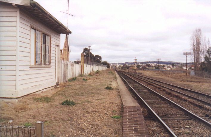 
The view along the abandoned North Goulburn platform, looking south in the
direction of Goulburn.

