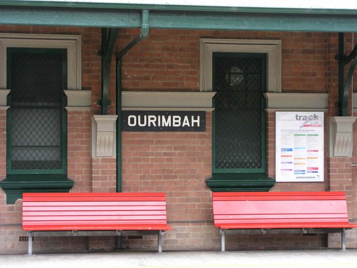 An unusual station name board.