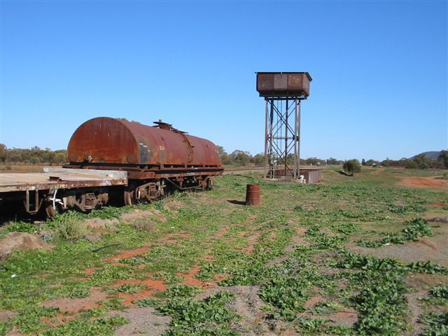 
An old water gin sits appropriately next to the elevated water tank,
looking towards Broken Hill.
