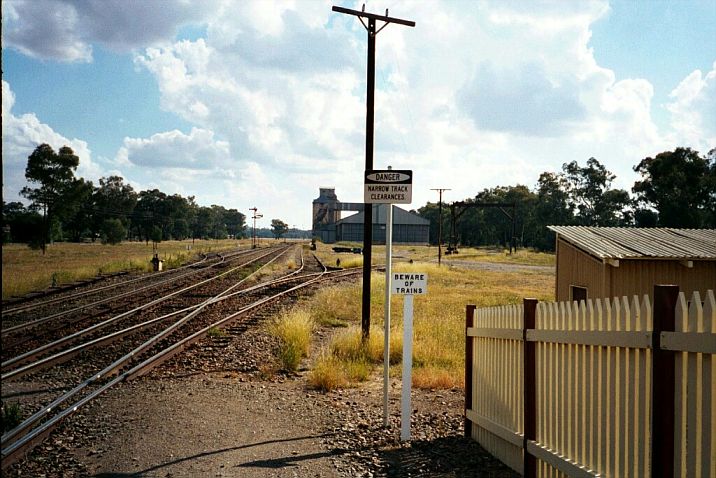 
The view looking west from the platform end.  The left hand running
line goes to Temora, while the right hand one heads towards Parkes.
