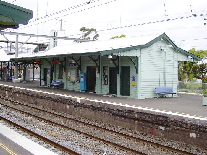 The waiting room and station building on the island platform at Thirroul.