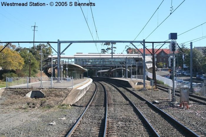 A photo of Westmead station showing Sydney end of platforms.