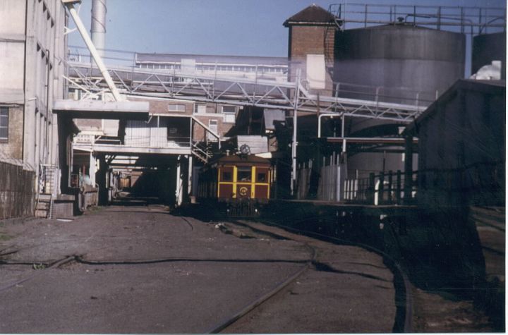 
Abattoirs platform was situated on the north east side of the Metropolitan
Meatworks. This afternoon worker service sporting one railmotor had only
6 passengers.
