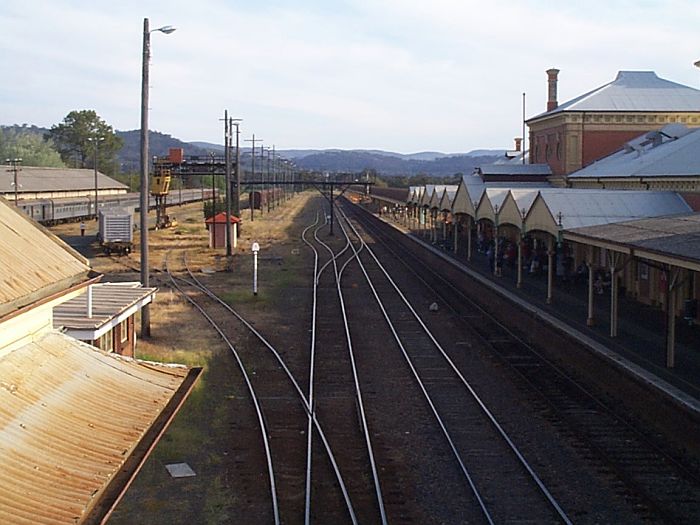 
A view looking south from the overhead foot bridge. The old transhipping
yards on the left. Note the "kinky" standard gauge 3rd track in the middle
distance. The Southern Aurora carriages used for the Southern Steam
Spectacular Tour are shown on the left.
