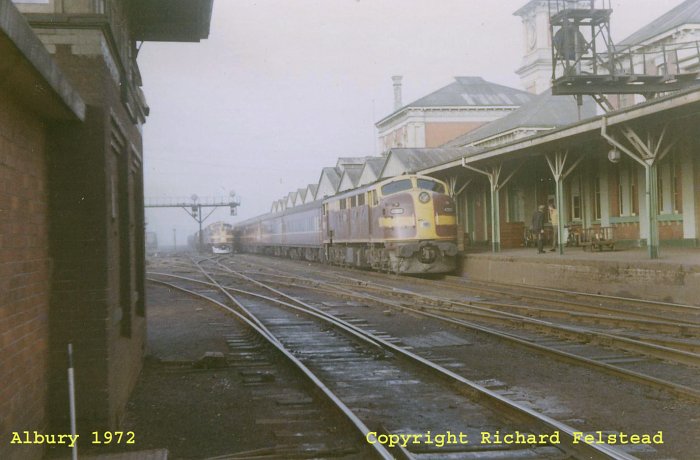 An unidentified 421 class loco at the head of the Sydney-bound Riverina Express service.