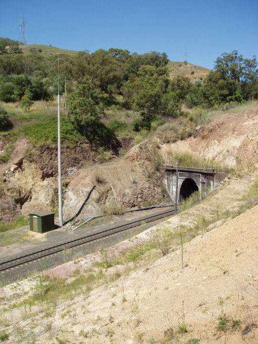The northern portal of Ardglen Tunnel with Countrynet Train Radio Antenna on the left.