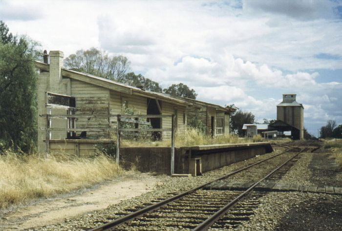 
The station name is barely visible, and the building is in poor condition.
However the grain siding appears to be still in use.  Note the relatively
unusual crossing path built of old sleepers.
