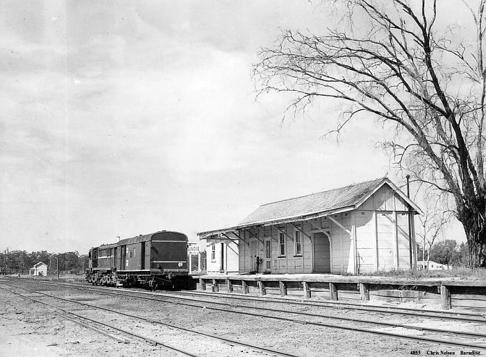 
4853 and van are stopped at the down-side station before continuing south.
