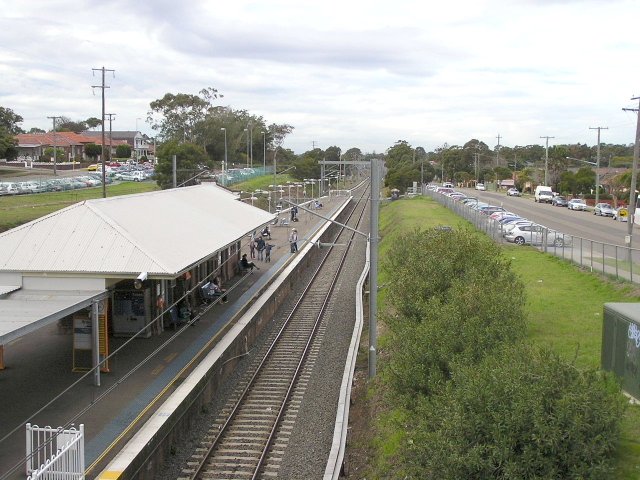 Beverly Hills station, south side, looking east from King Georges Rd.