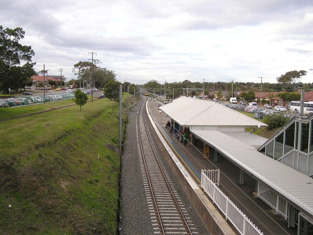 Beverly Hills station, north side, looking east from King Georges Rd.