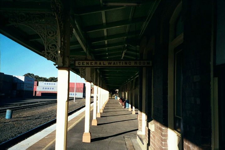 
Blayney is host to a busy container trans-shipment yard, opposite
the platform.
