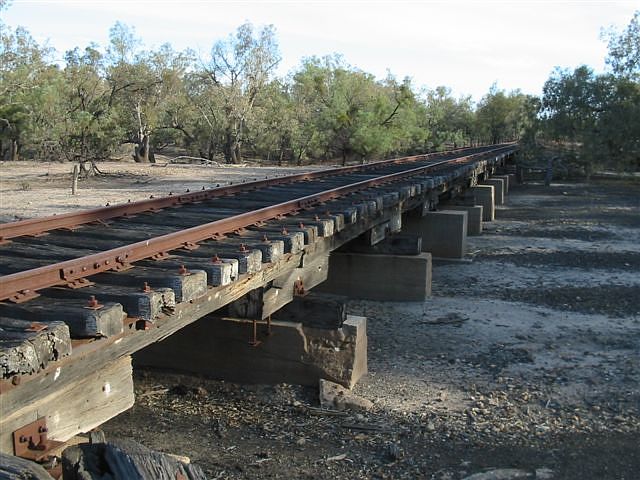 
About 100m south of the tank is the low bridge over the Bogan River.  It
is still in relatively good condition.
