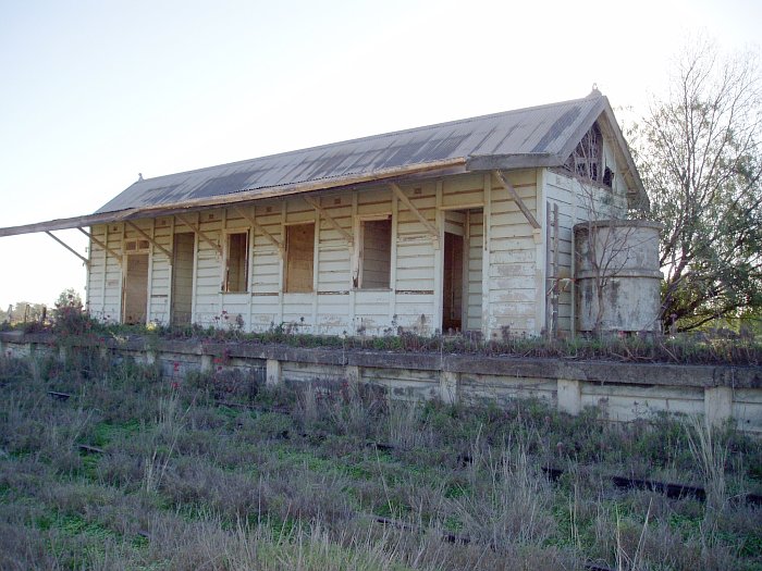 A closer view of the decaying statiun building.