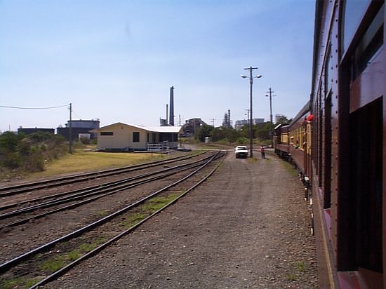 
The Botany Freight Yard operations building (on the left).
The driver of 4918 talks to the yard shunter.
