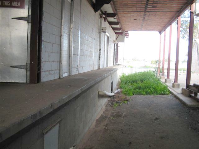 
Where the abbatoir branch line ran alongside the small cool room platform, the
track is now lifted. This view is looking towards Nyngan.
