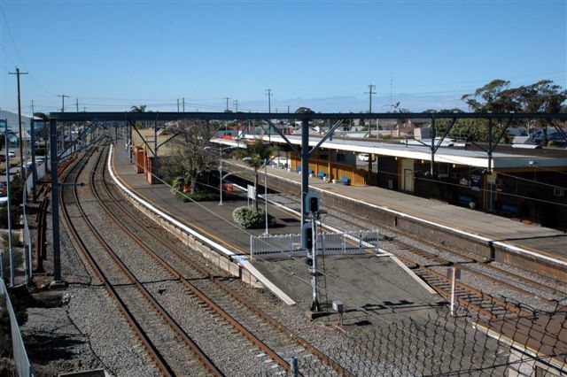The view looking north along platforms 3 and 2. The lines on the left are the Down and Up Relief, with the main lines between the platforms.