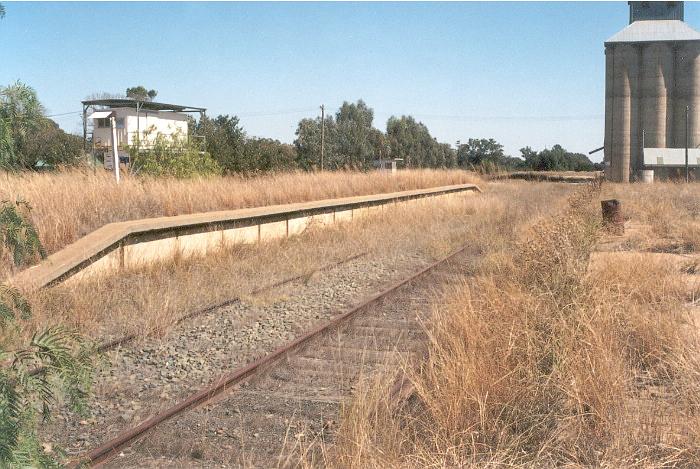 Only the platform itself remains at Brocklesby. The structure behind the platform is the Graincorp office.