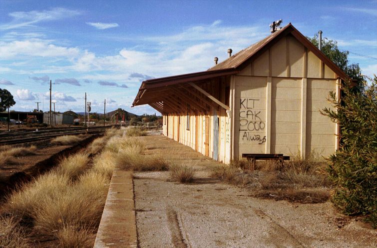 
The original Broken Hill station, in use until 1956.  This is the view looking
east, in the direction of Sydney.
