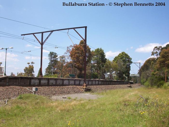 
The view of the Down Main and side of platform 2 from near the Great Western
Highway.
