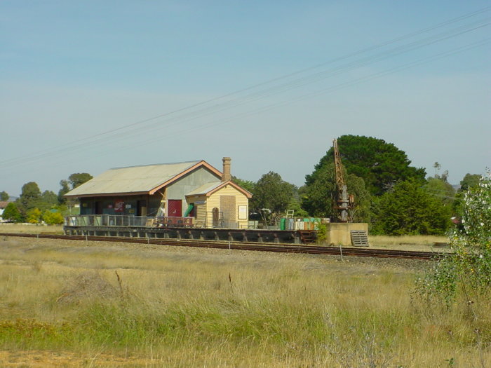 
The goods platform, shed and jib crane are still present, south of the main
road.
