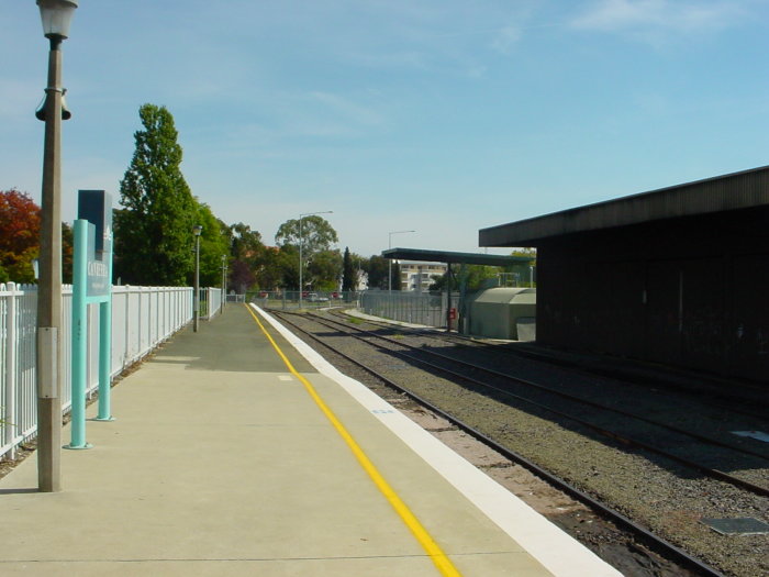 
The view looking towards the dead end at the western end of the platform.
