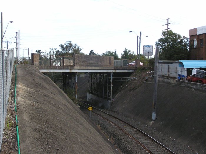 Looking south at the ancient Cumberland Hwy (Pennant Hills Rd) overpass. The brick parapets and the steel superstructure show the age of the bridge.