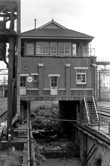 
The Wells Street signal box, looking towards Central.
