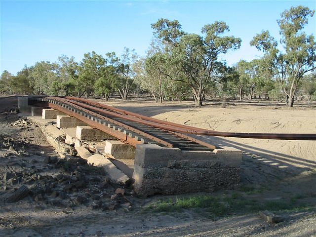 
Flood damage to line just to the south of Charlton.  This damage was caused
by the 1990 floods, rather than those of 1974 which resulted in the
closure of the branch.
