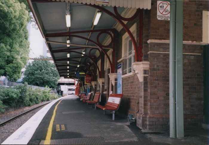 
The view looking towards Hornsby along platform 2.

