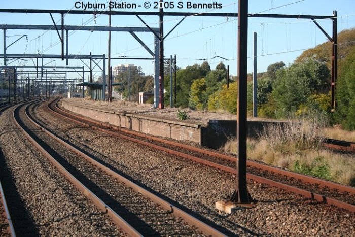 The view looking east along the platform towards Sydney.