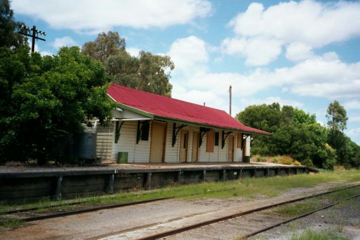 
Three years later not much has changed, although weeds are starting
to grow in the tracks.
