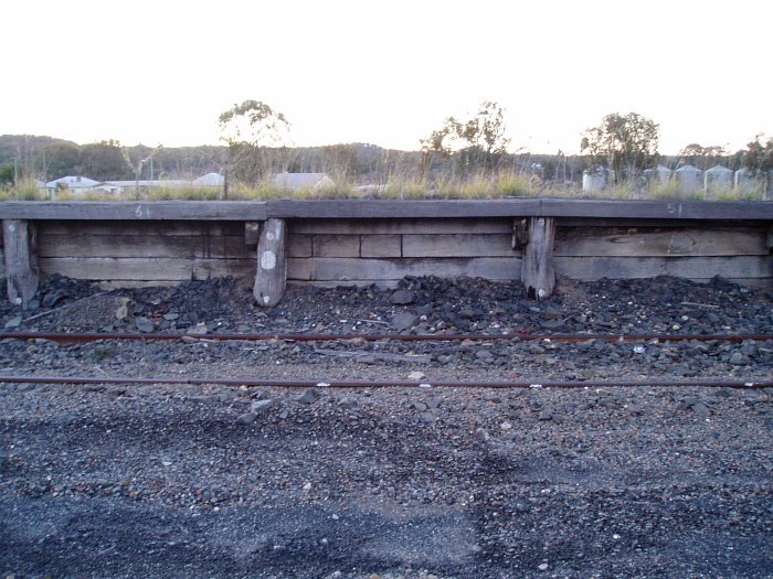 The platform face for the goods loading bank.