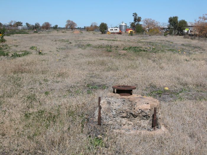 
The base for a water column.  The one-time loco facilities were in
the background.  All the remains is this and the turntable (in the right
distance).
