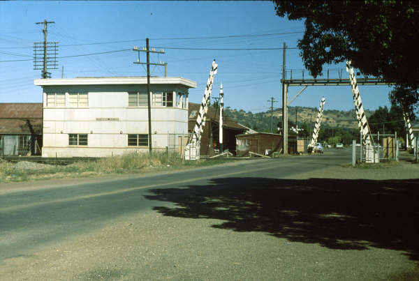 Cootamundra South Box and crossing gates.