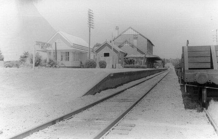 
The view looking east along the platform.
