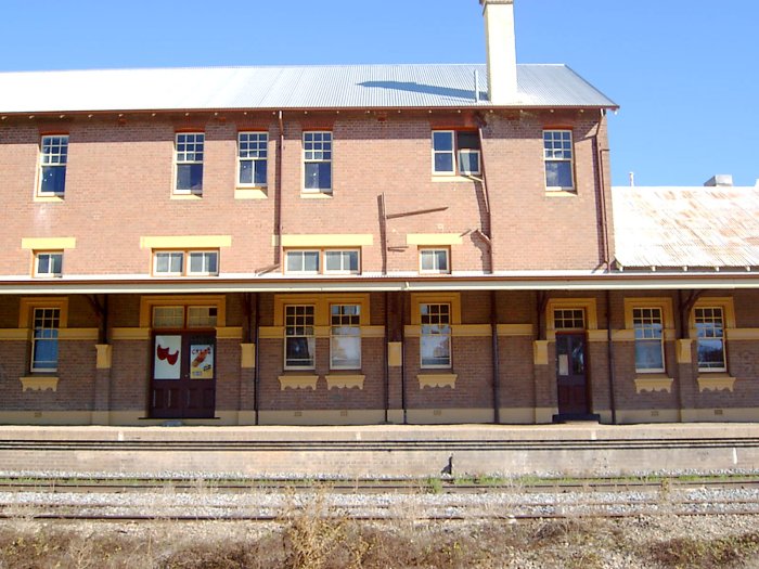 The western end of the large station building.