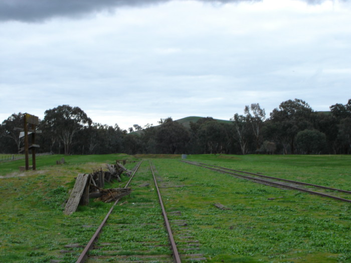 The view looking west along the platform in the direction of Wagga.