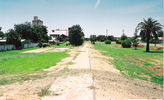 The main line viewed in the up direction just short of the terminus.