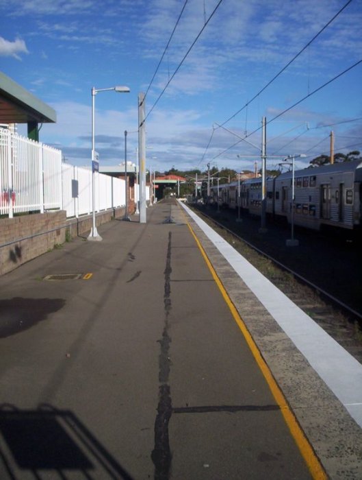 Cronulla is a double-length platform. The end away from Sydney is usually gated off. This is the view of that half of the platform.