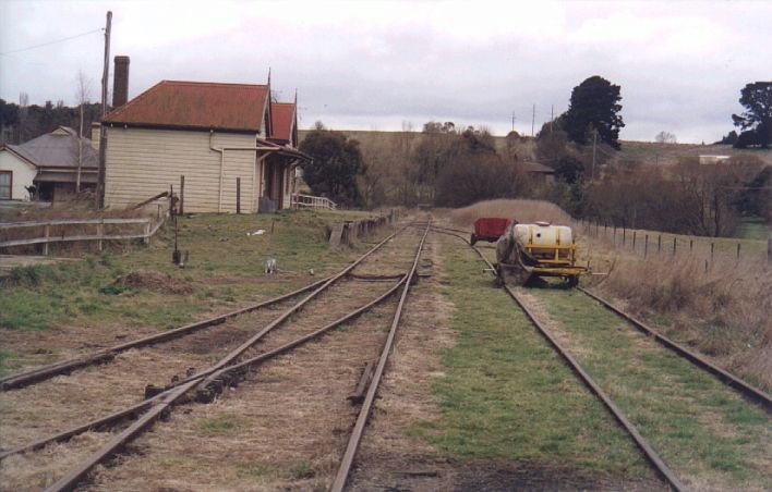 
Looking up towards the end of the line.  On the loop siding is a small
wagon for weed spraying, and beyond that a rail trike.
