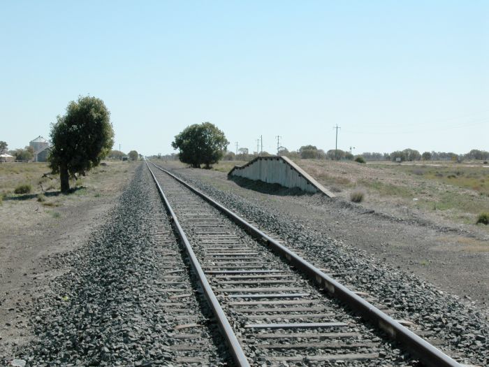 
The view looking towards Walgett.  The goods bank is present, although the
loop siding has been lifted.
