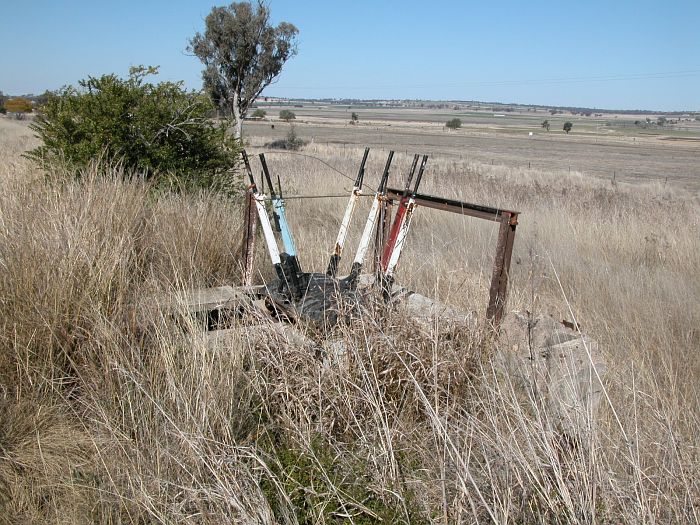 
Behind the platform is the remains of a lever frame.
