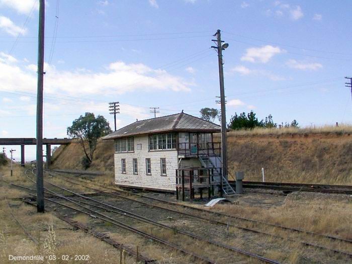
The view of the North Signal Box, looking back towards Sydney.  The lines in
the foreground are the branch to Cowra and Blayney, with the Main South at
the back.

