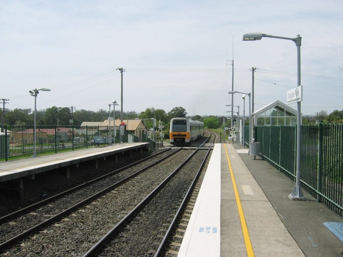 The view looking along the platforms towards Sydney.