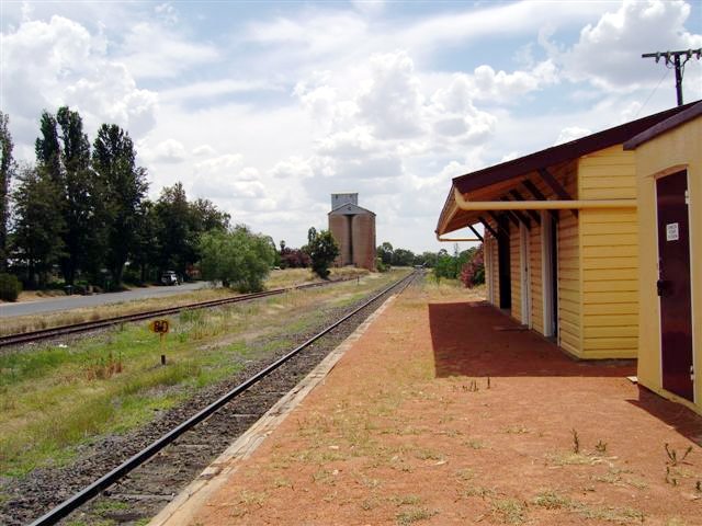 The view looking north along the platform towards Gwabegar.